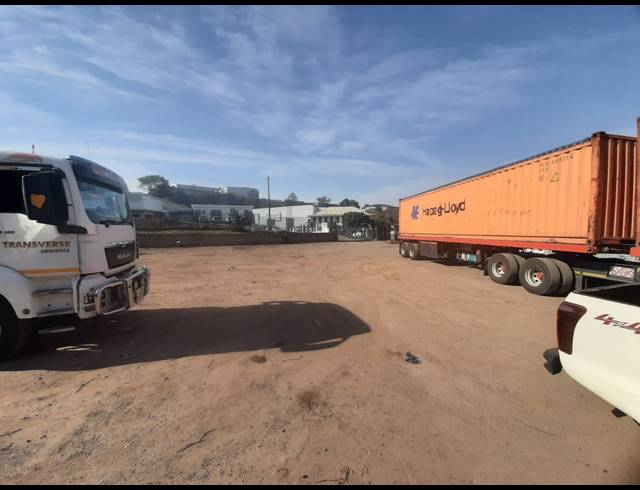 1,660M² INDUSTRIAL YARD TO LET IN WESTMEAD